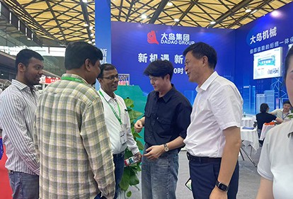 CISMA2025現(xiàn)場直擊 | 大島機(jī)械集團(tuán)展位人氣爆棚，超高速絎繡機(jī)引全球客商矚目